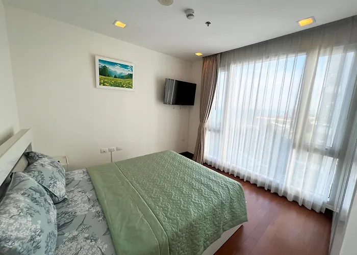 The Palm Wongamat - 2Br Luxury Beachfront Suite - Ocean View